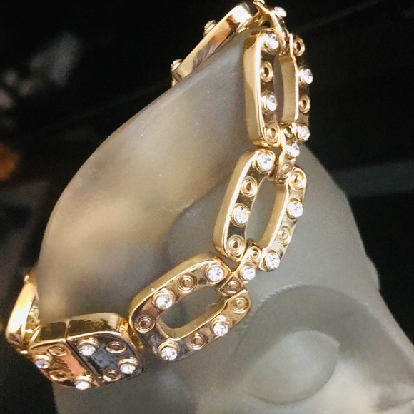 18 KT GOLD PLATED BRACELET Exquisite Luxury Designer STUNNING!  NEW CONDITION - Picture 1 of 16